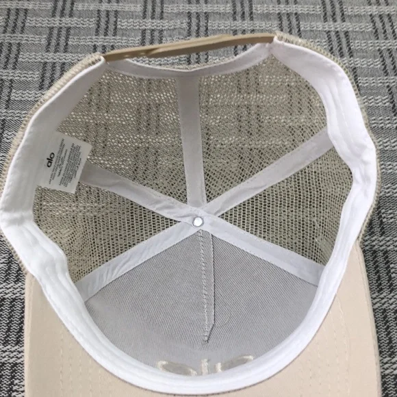 BEST NWT | ALO Yoga casual District Trucker Hat - Picture 4 of 6